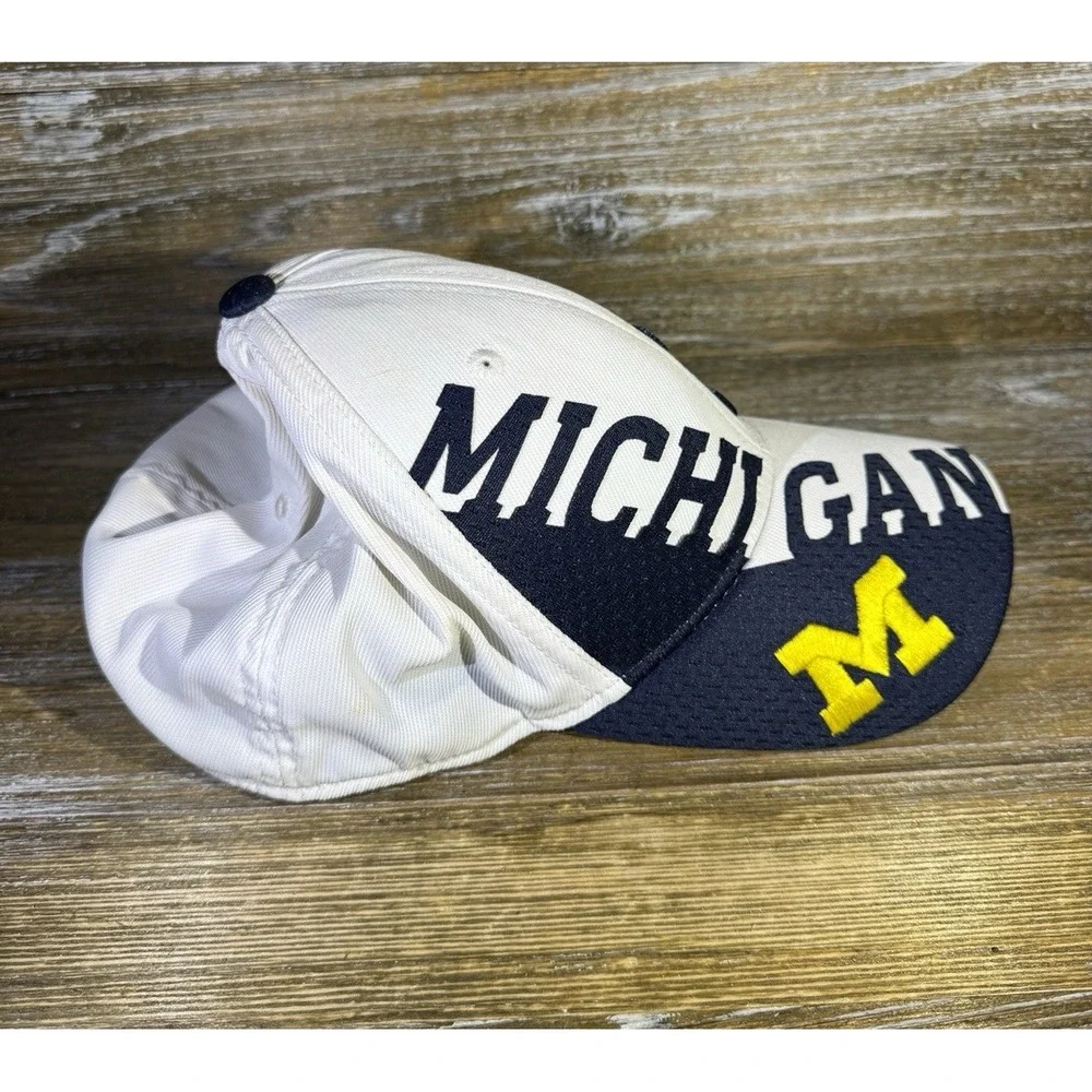 Vintage Adidas Michigan Wolverines Football Hat Size NCAA L/XL READ
